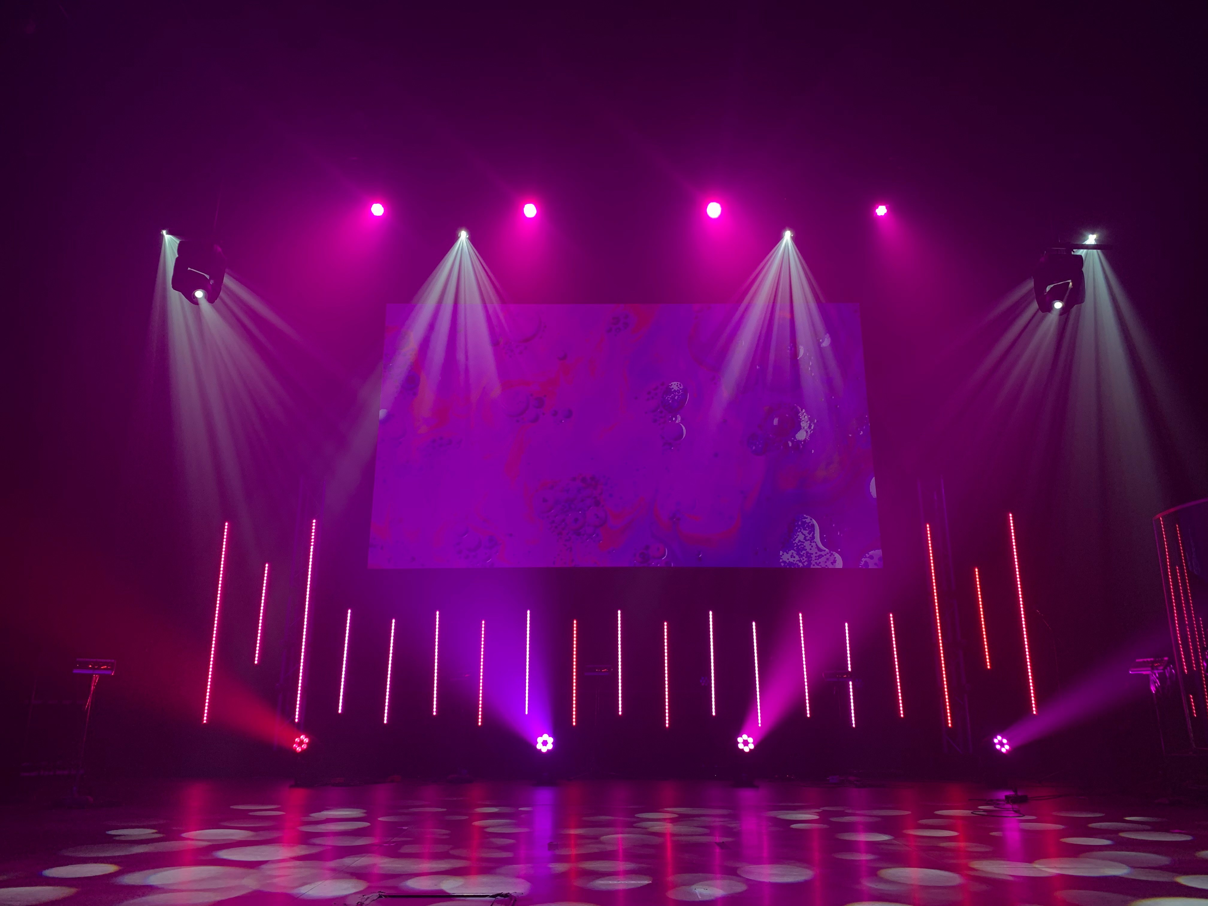 AI-controlled moving heads and LED production rig